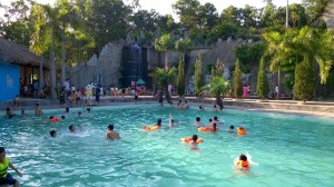 bể bơi ngoài trời tại thanh lâm resort