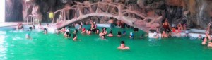 be khoang trong nha